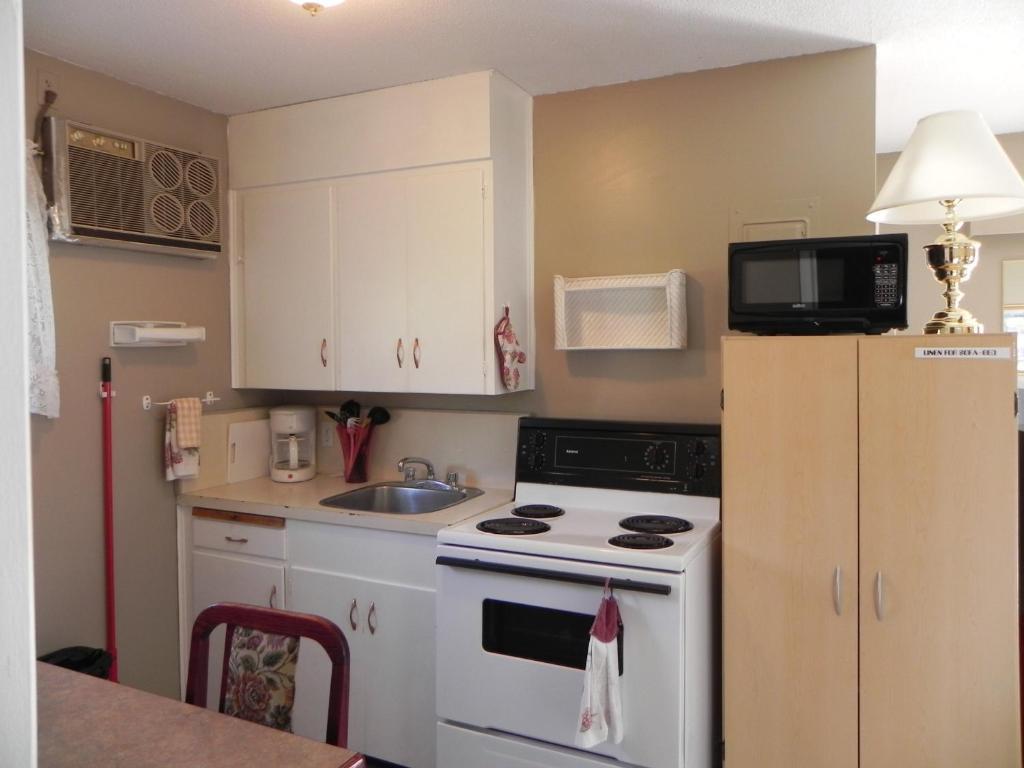 Destiny Beach Resort Osoyoos Quarto foto